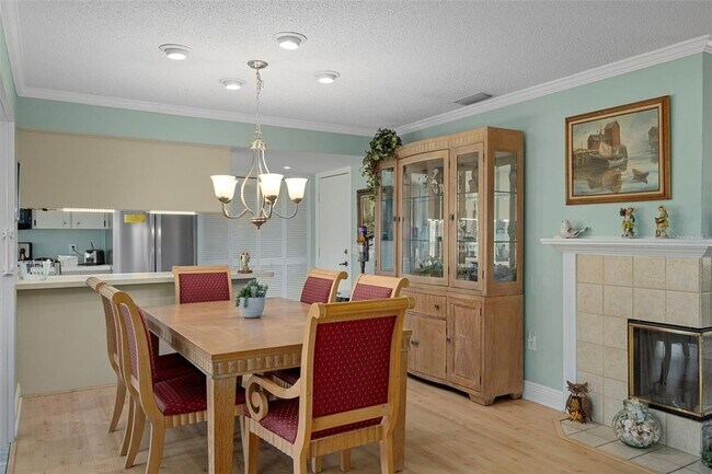 Building Photo - 7167 Crown Oaks Dr