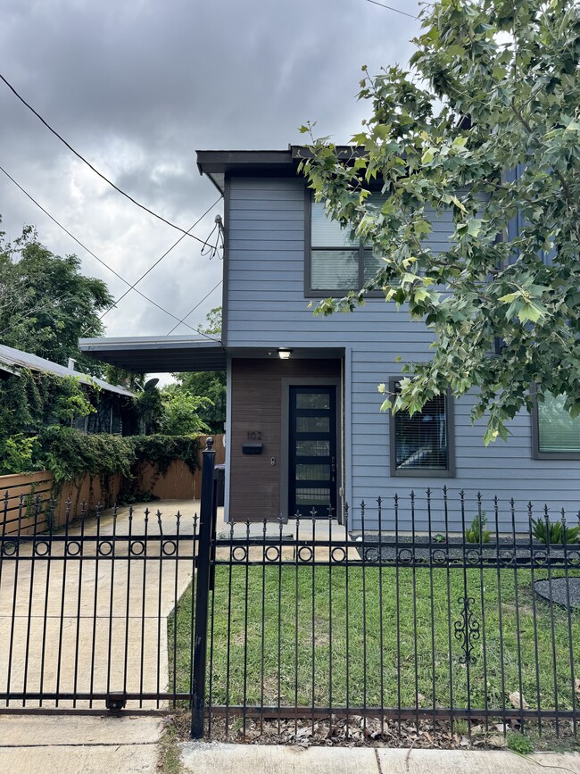 Primary Photo - 419 Cactus St