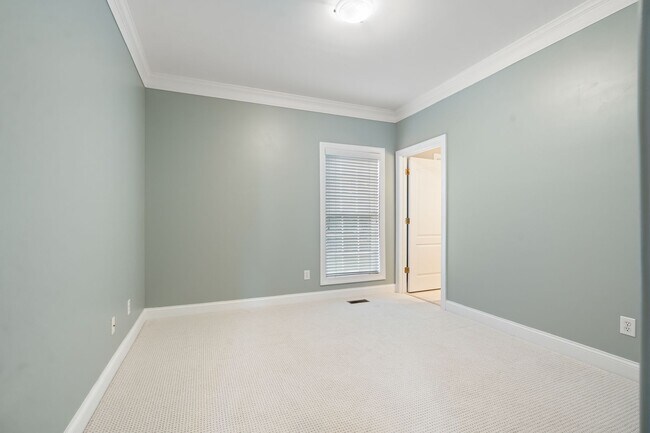 Building Photo - 30135 Porter Dr