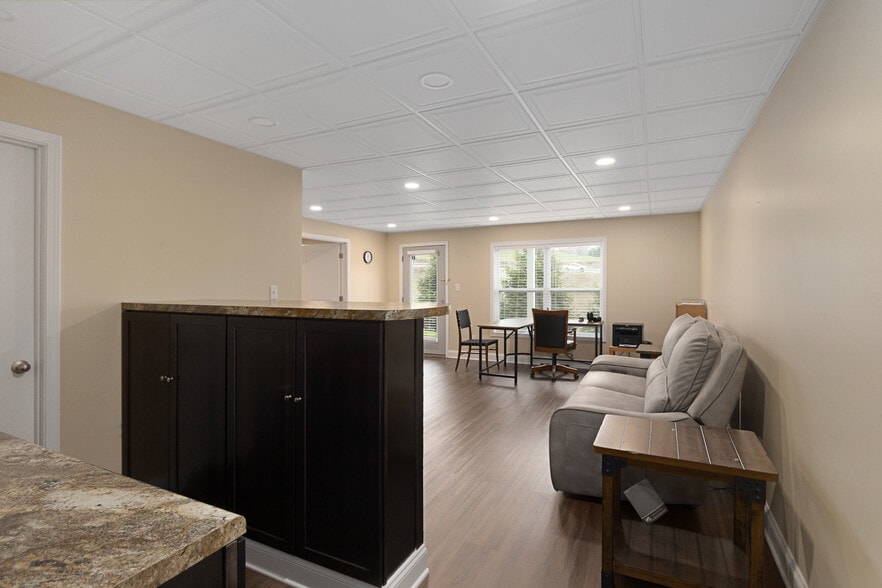 Building Photo - 204 N Mimosa Ln