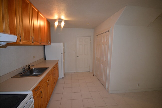 Building Photo - 1751D 10th Ave
