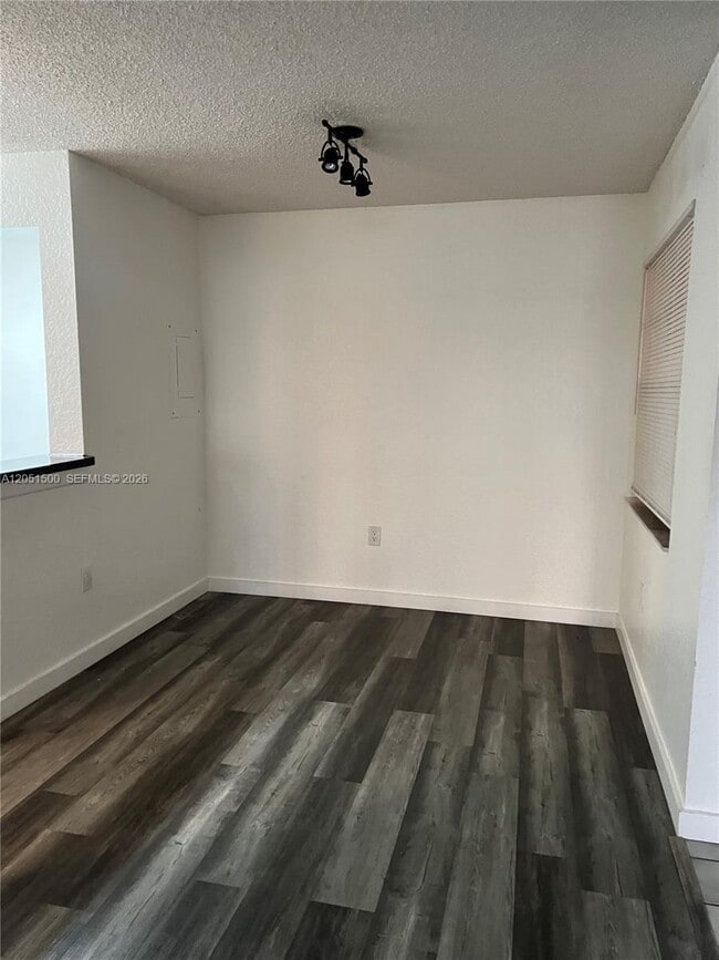 Building Photo - 2831 N Oakland Forest Dr