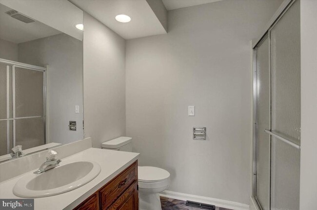 Building Photo - 2367 McCleary Dr