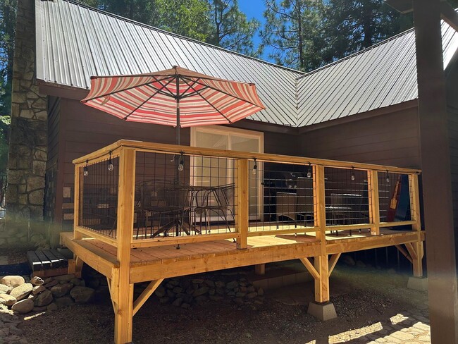 Building Photo - 23136 Oak View Dr