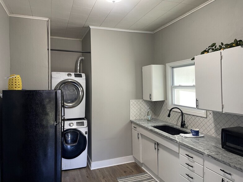 Building Photo - 518 Sandusky Ave