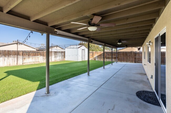 Building Photo - 6212 Ajooni Ct