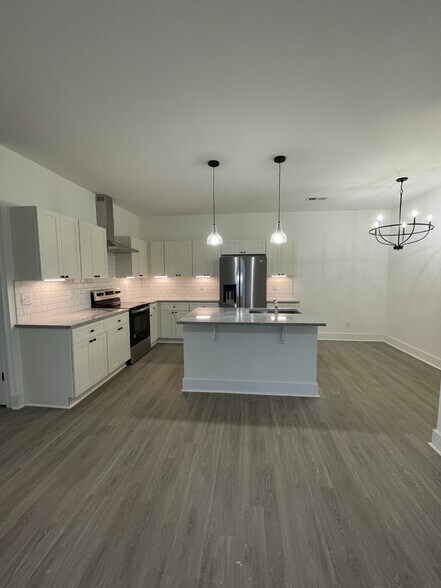 Primary Photo - 1445 W Broad St