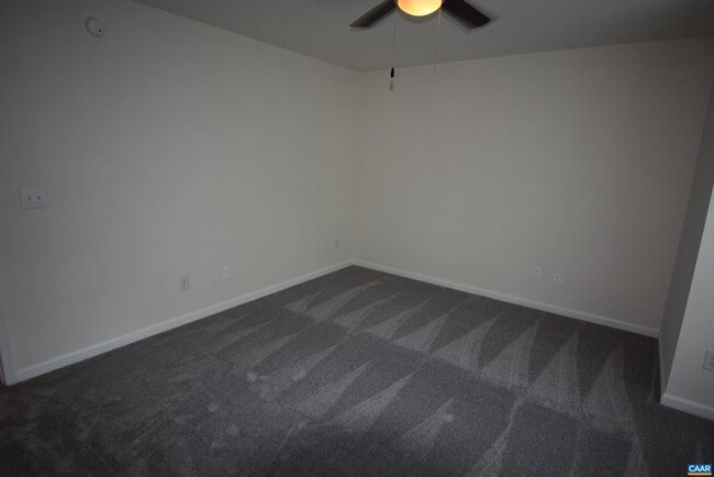 Building Photo - 19 Woodlawn Dr