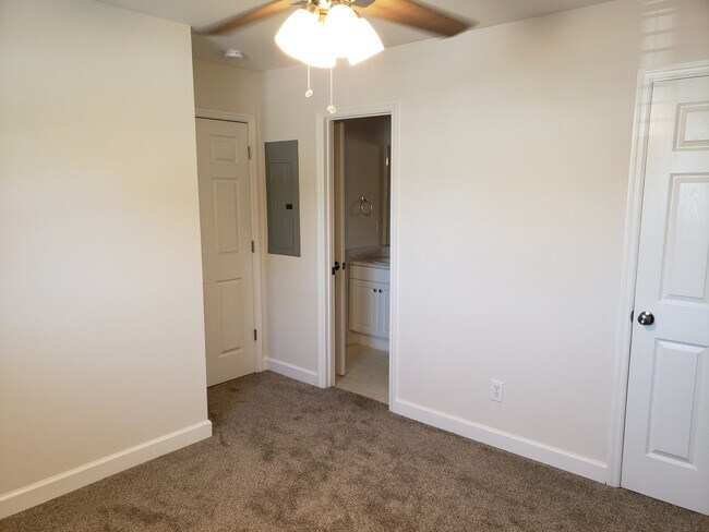 Building Photo - 404 Northrop Pl