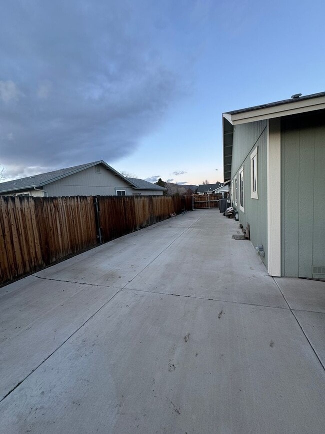 Building Photo - Charming 5 Bedroom One Story