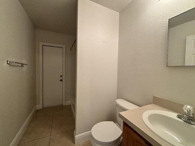 Building Photo - 15133 Moultrie Pointe Rd