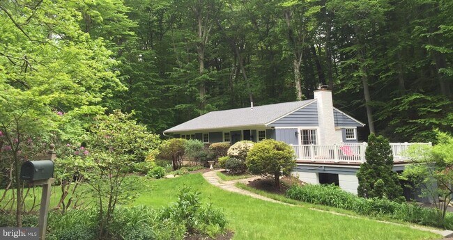 Building Photo - 1235 Hunt Club Ln