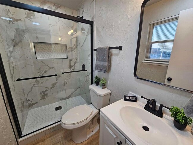 Building Photo - 6103 SW Oakcliff Ave