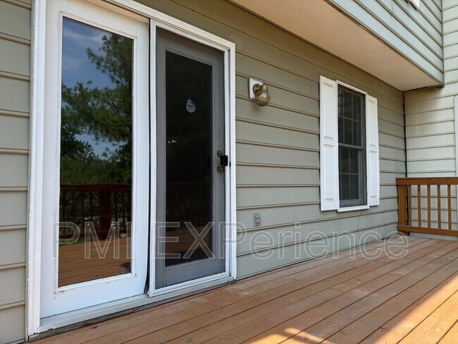 Building Photo - 12744 Wedgedale Ct