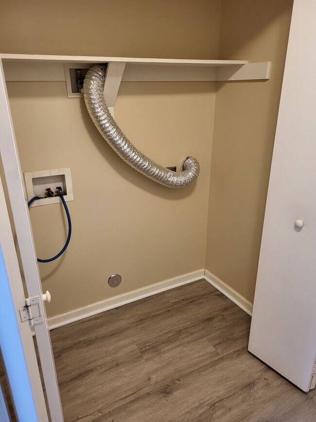 Building Photo - ADKINS RESERVE/SUMMERWIND