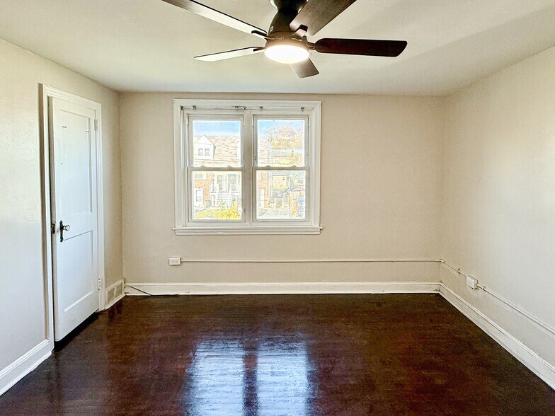 Primary bedroom - 116 W Berkley Ave