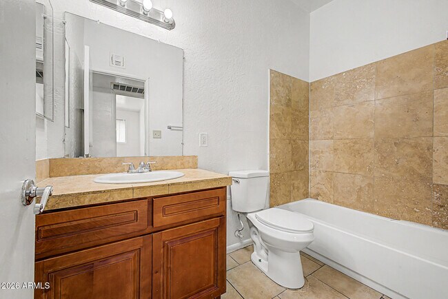 Building Photo - 7106 N 68th Ave