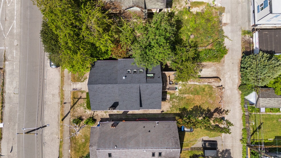 Building Photo - 4716 7th Ave NE