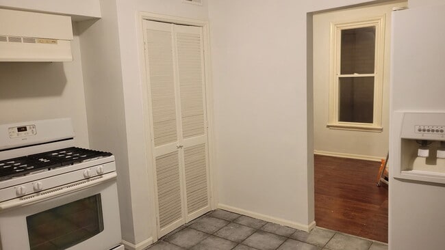 Building Photo - 169 E 23rd St