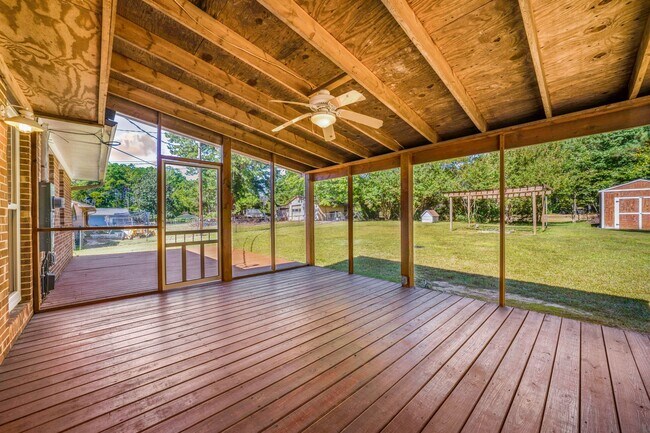 Building Photo - Charming 3-bed/2 bath home with large yard, screened deck located minutes from Brier Creek!