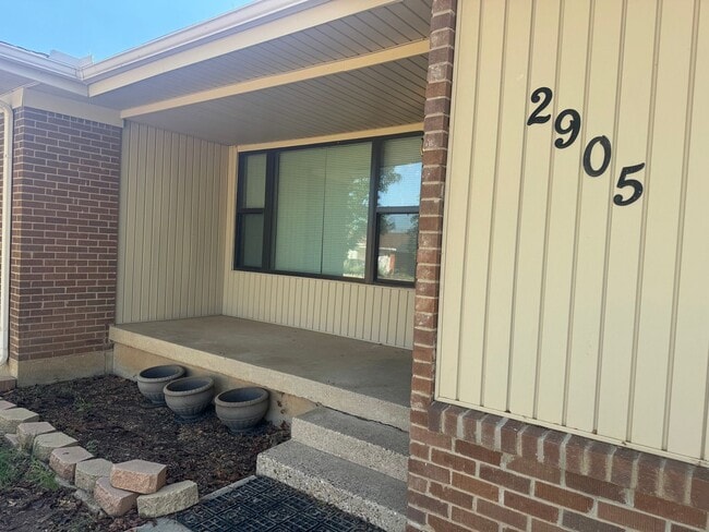 Building Photo - Adorable 4bedrooms 2bathrooms 2car garage CH/A