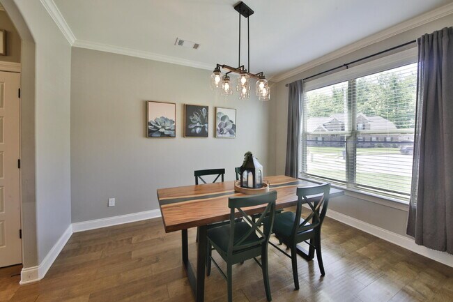 Building Photo - Luxurious 5 bedroom home in Atoka has it all!