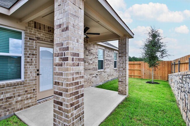 Building Photo - 6111 White Spruce Dr