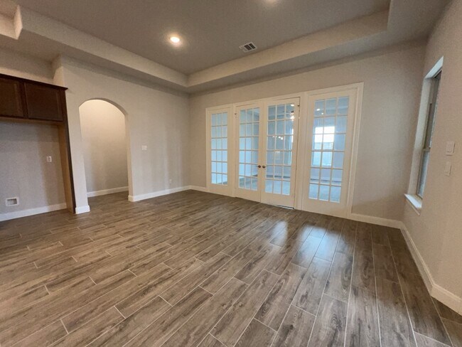 Building Photo - 5714 Caracara St