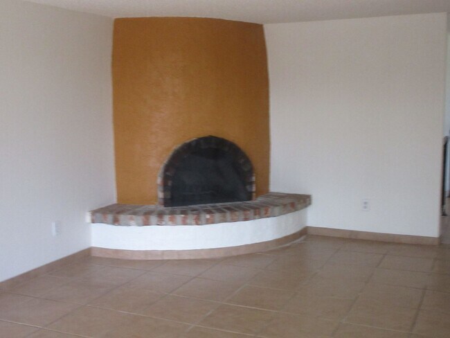 Building Photo - Unfurnished home on acreage