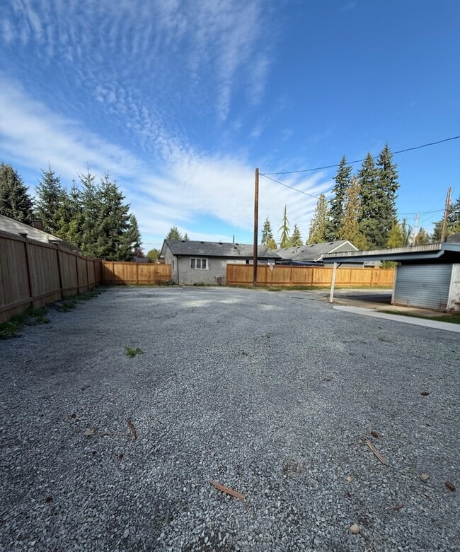 Building Photo - 7216 Beverly Ln