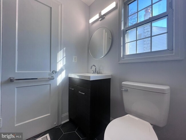 Building Photo - 5604 29th Ave