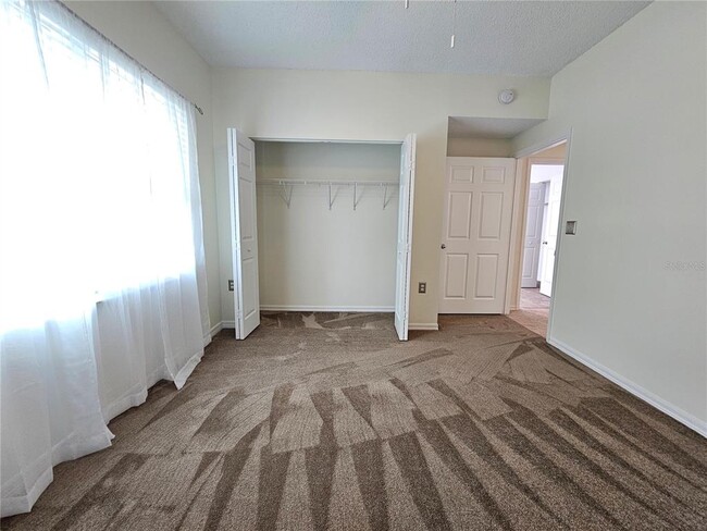 Building Photo - 5552 Bentgrass Dr