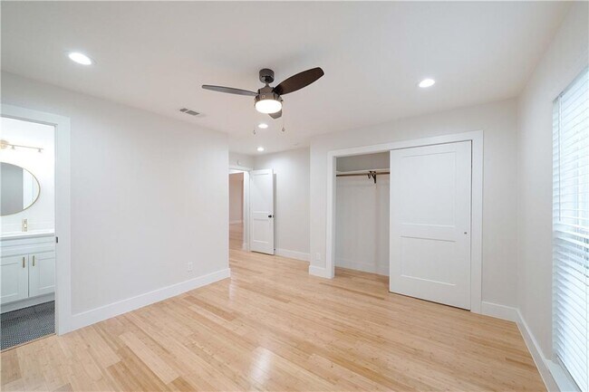 Building Photo - 2515 Berkett Dr