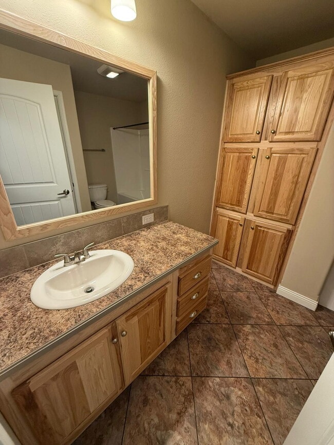 Building Photo - 106 Raven Way