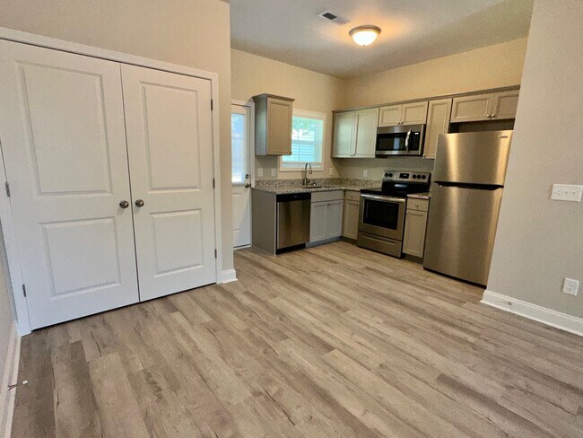 Building Photo - 2853-A Jubilee Dr