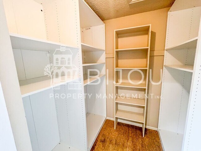 Building Photo - 355 Waco Ct