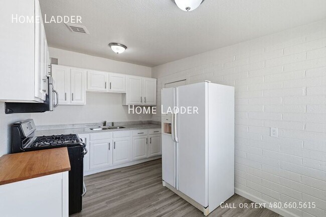 Building Photo - 596 W Harding Ave