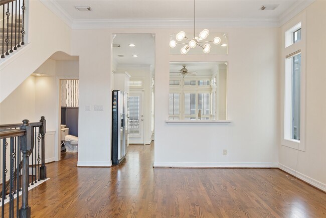 Building Photo - 1515 Hyde Park Blvd