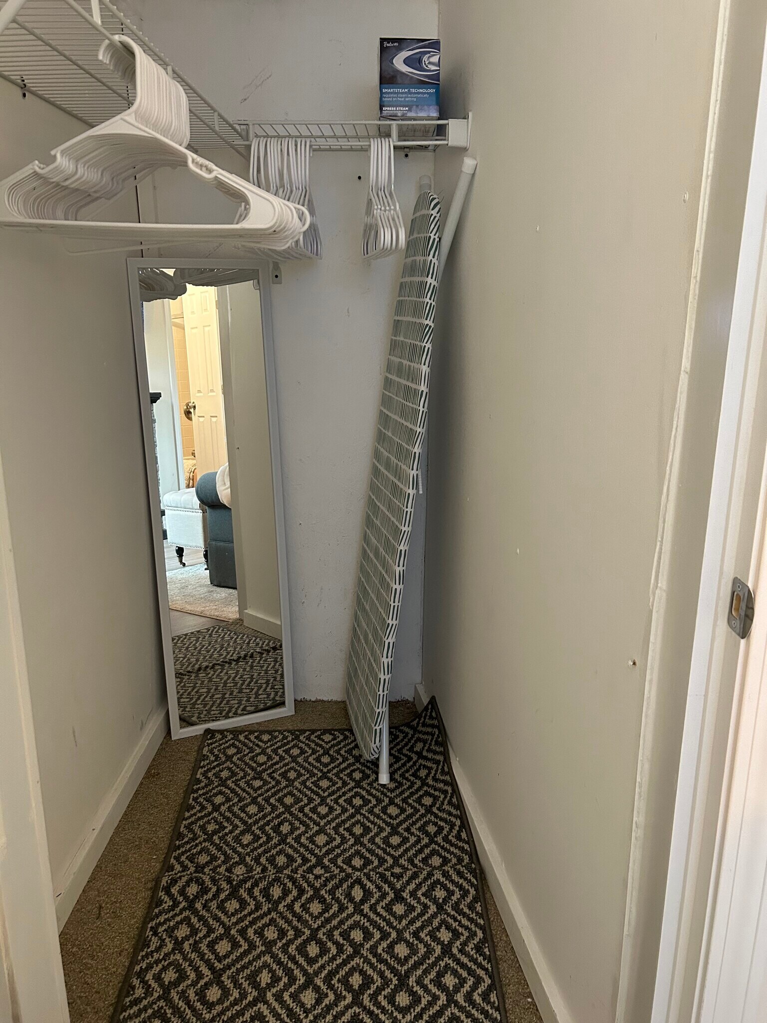 Building Photo - 64 Church St