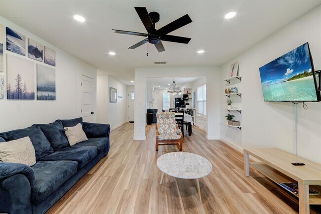Building Photo - 4405 Button Bend Cir