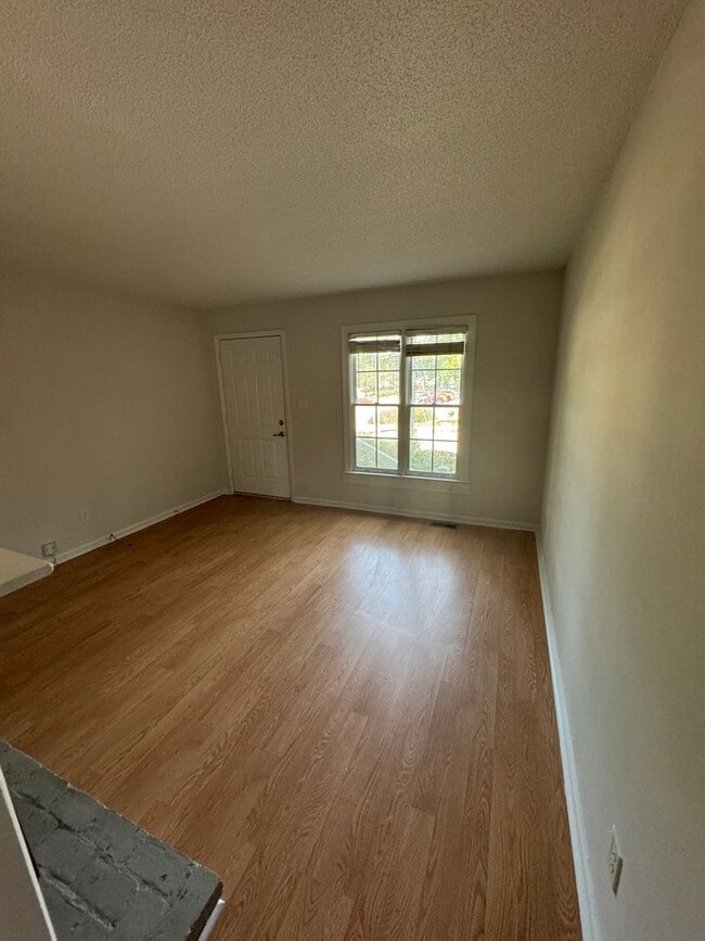 Building Photo - 1423 Wake Forest Rd