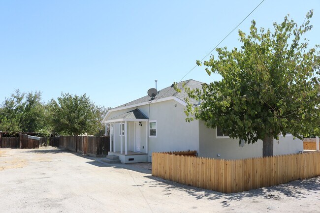 Building Photo - 863 Union St