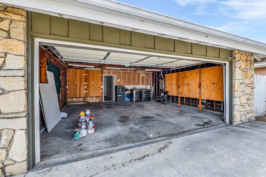 Building Photo - 13004 Lull St