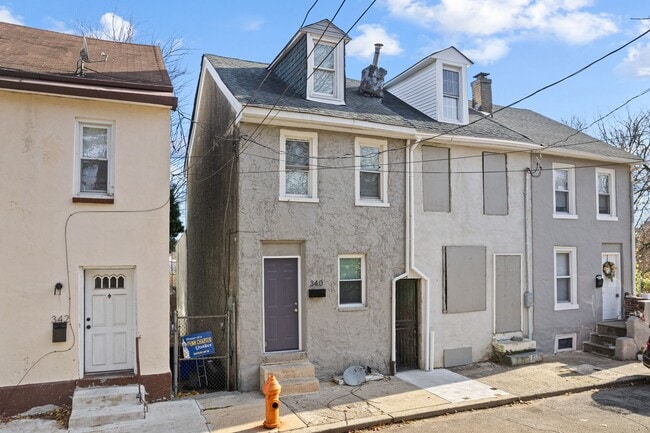 Building Photo - 2BR/1BA Home | Bonus Finished Attic | Well Maintained