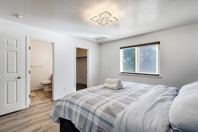 Building Photo - 14229 Shenandoah St