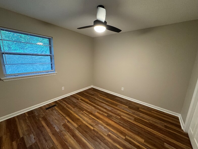 Building Photo - 4706 Metro Park Ln