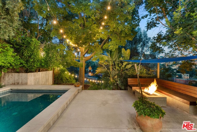 Building Photo - 1530 Elevado St