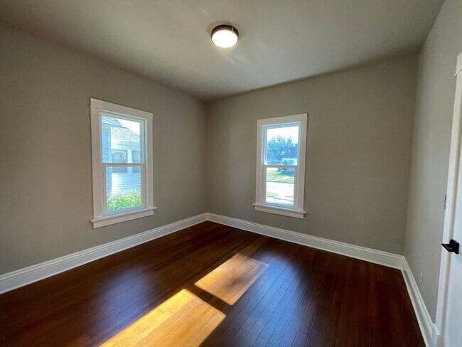 Building Photo - Newly Remodeled 2 Bed 1.5 Bath Home will Large Oversized 2-Stall Garage!