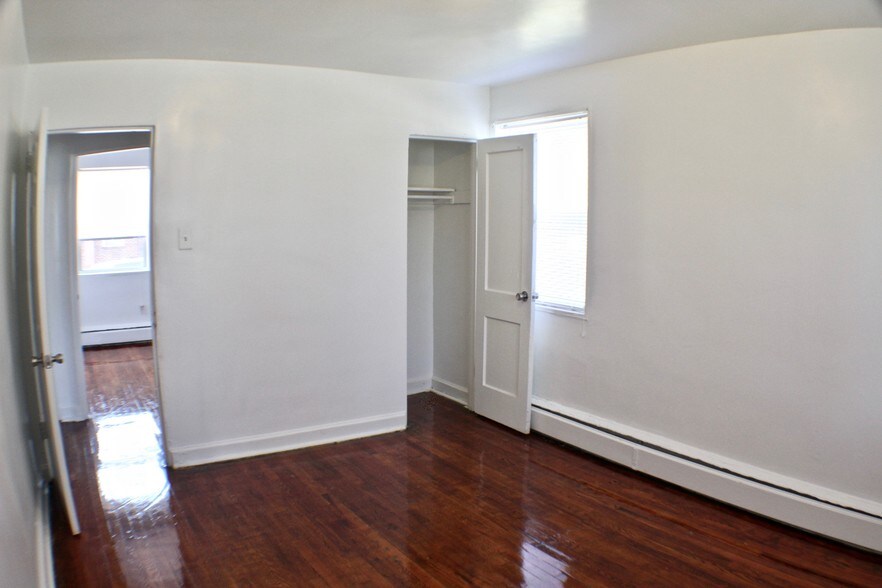 Primary Photo - 1541 Park Blvd