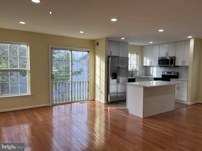 Building Photo - 11219 Potomac Oaks Dr